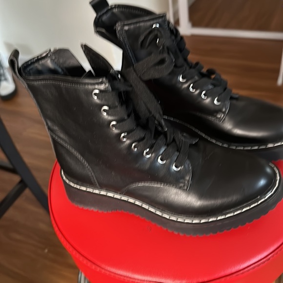 Madden Boots EUC - Picture 2 of 4